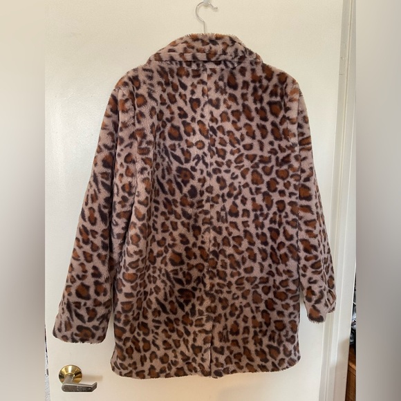 HYFVE Leopard Print Faux Fur Jacket with Collar and Pockets in Size Medium - Picture 4 of 6